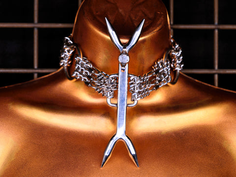 Heretic's fork on a locking steel chain collar