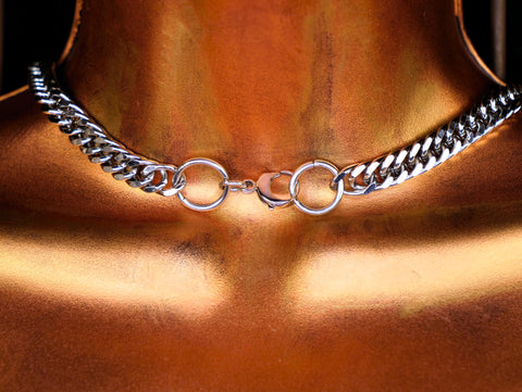 Silver chain on a bronze-colored mannequin